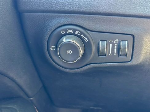 Used 2020 Jeep Compass Latitude w/ Popular Equipment Group FWD image 30