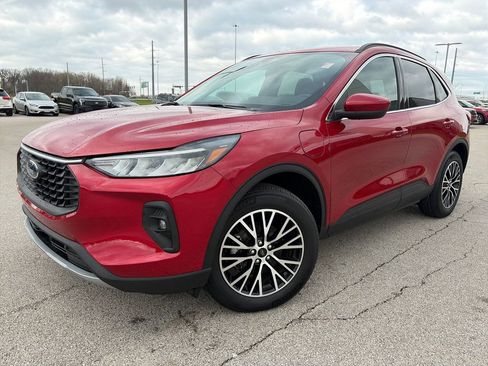 Used 2025 Ford Escape SE w/ Class II Trailer Tow Package image 3