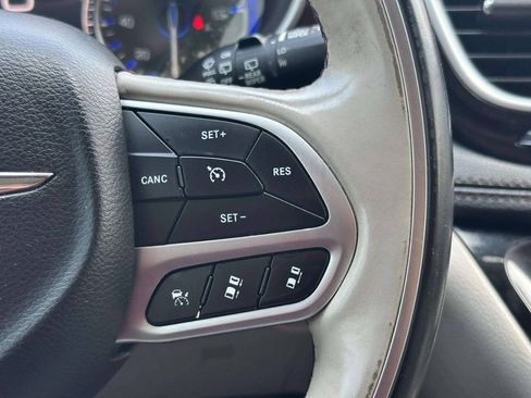 Used 2018 Chrysler Pacifica Limited w/ Advanced Safetytec Group FWD image 29