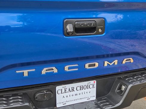 Used 2016 Toyota Tacoma TRD Off-Road w/ Towing Package AWD/4WD image 4