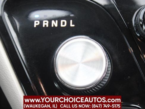 Used 2018 Chrysler Pacifica Touring-L image 27