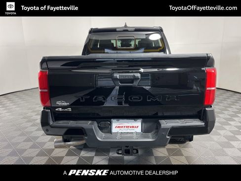 Certified 2025 Toyota Tacoma SR5 w/ SR5 Upgrade Package AWD/4WD image 9