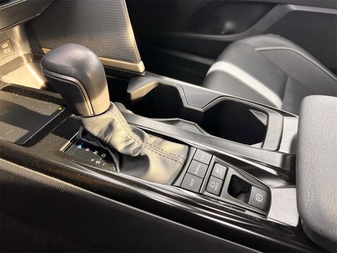 Used 2025 Toyota Camry SE image 19