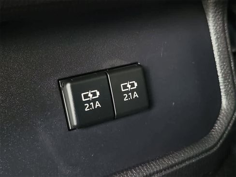 Used 2020 Toyota Highlander XLE image 14