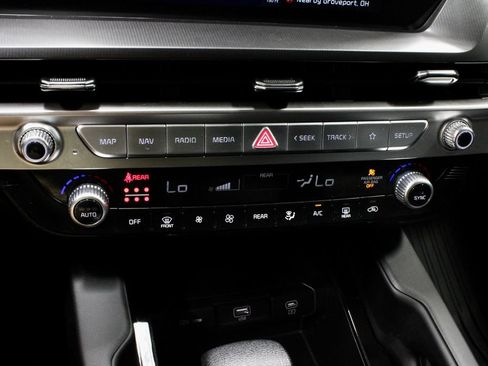 Used 2025 Kia Telluride LX FWD image 31