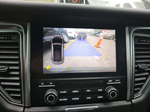 Used 2018 Porsche Macan AWD/4WD image 6