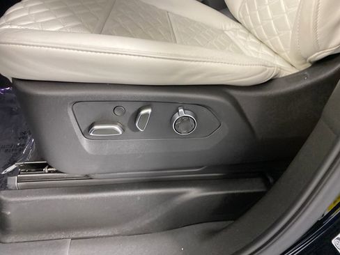 Used 2025 Cadillac Escalade ESV Sport Platinum w/ LPO, ONYX Package image 8