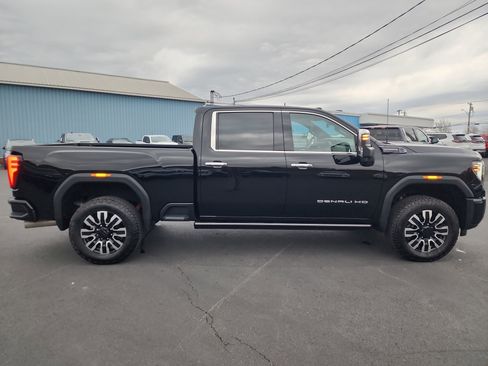 Certified 2024 GMC Sierra 2500 Denali Ultimate image 9
