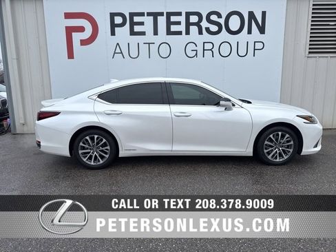 Used 2022 Lexus ES 300h w/ Accessory Package 2 image 2