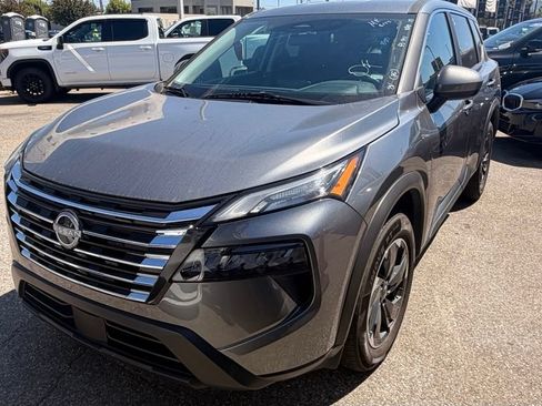 Used 2025 Nissan Rogue SV FWD image 2