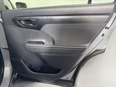 Used 2024 Toyota Highlander XLE image 28