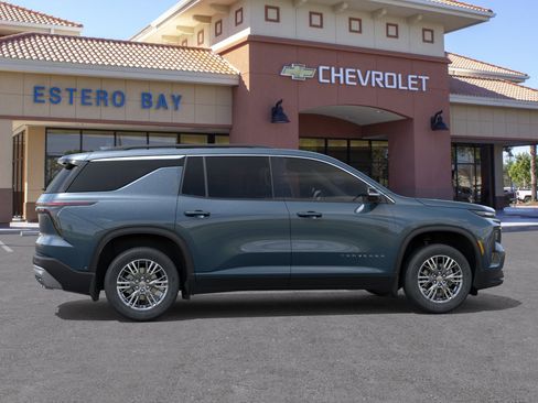New 2026 Chevrolet Traverse LT w/ Driver Confidence Package FWD image 5