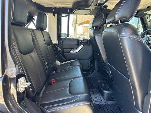 Used 2017 Jeep Wrangler Unlimited Rubicon w/ Cold Weather Group AWD/4WD image 28