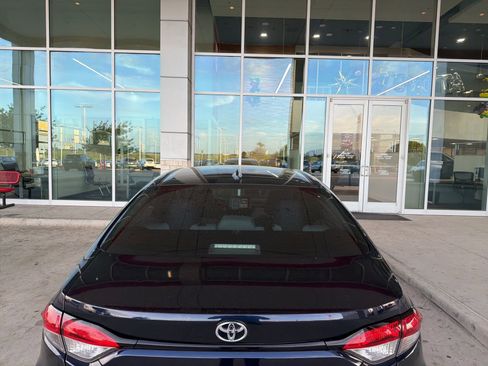 Used 2022 Toyota Corolla LE image 12