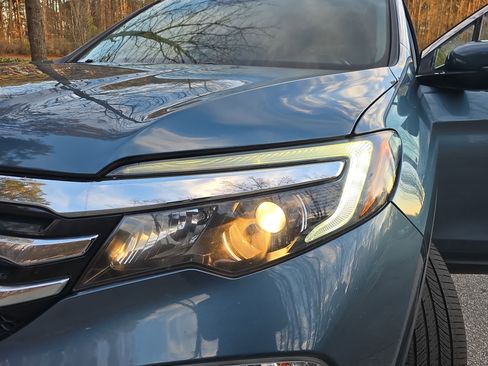 Used 2018 Honda Pilot Touring image 31