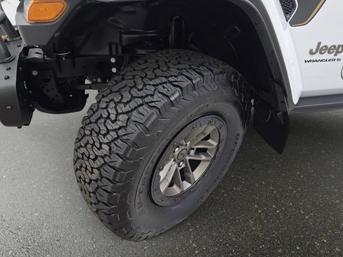 Used 2025 Jeep Wrangler Unlimited Rubicon 392 AWD/4WD image 35