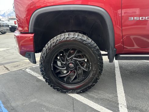 Used 2022 Chevrolet Silverado 3500 High Country w/ Safety Package II image 9