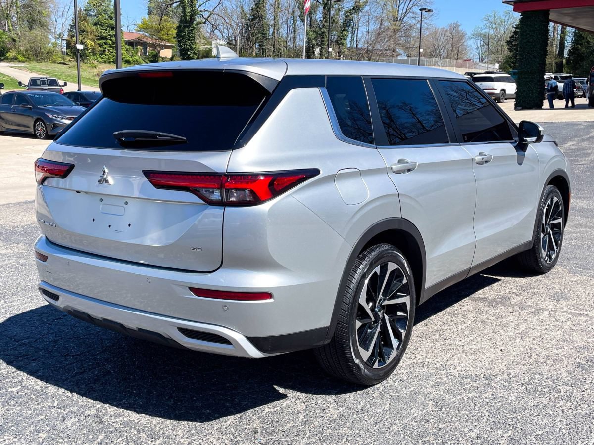 Used 2022 Mitsubishi Outlander SE FWD image 6