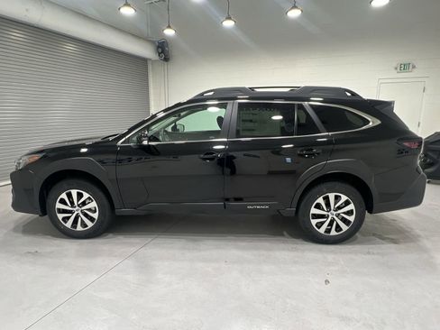 Certified 2025 Subaru Outback Premium image 5