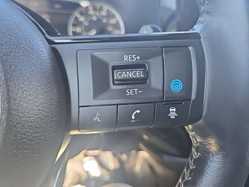 Used 2025 Nissan Pathfinder SL AWD/4WD image 15