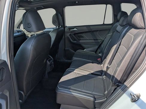 Used 2022 Volkswagen Tiguan SEL R-Line image 9