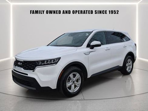 Used 2022 Kia Sorento LX image 3