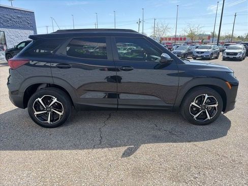 Used 2021 Chevrolet TrailBlazer RS w/ Technology Package FWD image 6
