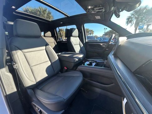 New 2026 Chevrolet Suburban Z71 w/ Z71 Off-Road Package AWD/4WD image 27