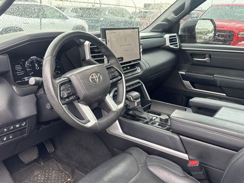 Used 2024 Toyota Sequoia Platinum AWD/4WD image 5