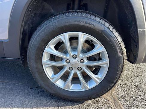 Used 2020 Jeep Cherokee Latitude w/ Cold Weather Group image 28