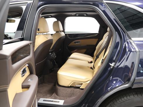 Used 2021 Bentley Bentayga AWD/4WD image 55