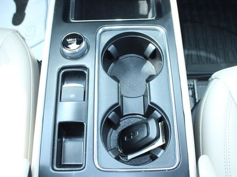 Used 2025 Lincoln Corsair AWD w/ Towing Package image 28
