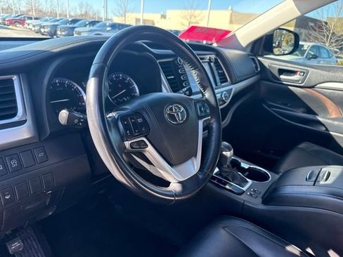 Used 2018 Toyota Highlander XLE image 14