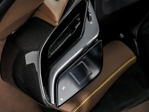 Used 2024 Ferrari SF90 Spider image 32