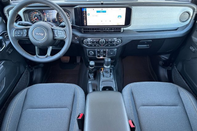 Used 2025 Jeep Gladiator Sport AWD/4WD image 13