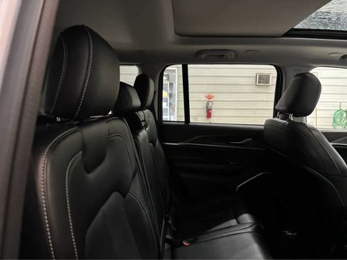 Used 2023 Jeep Grand Cherokee 4WD 4xe image 33