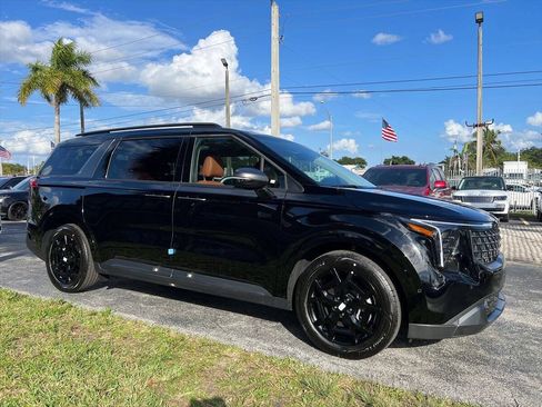 Used 2026 Kia Carnival SX w/ SX Dark Edition Package FWD image 3