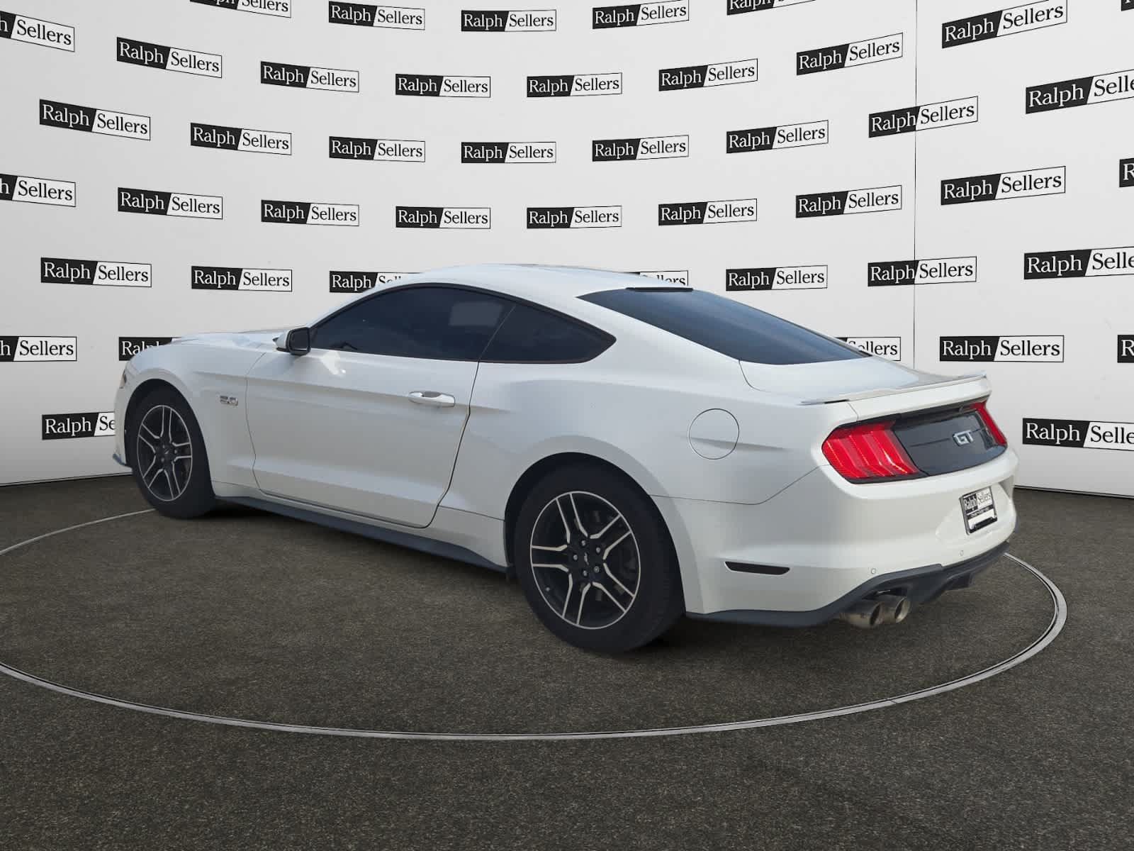 Used 2018 Ford Mustang GT RWD image 4