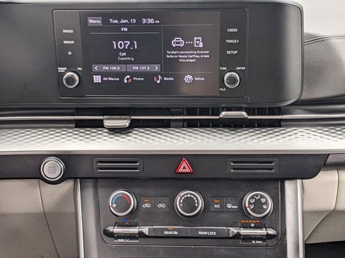 Certified 2023 Kia Carnival LX image 15