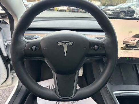 Used 2023 Tesla Model 3 Standard Range image 18