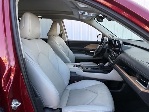 Used 2024 Toyota Grand Highlander Limited image 30
