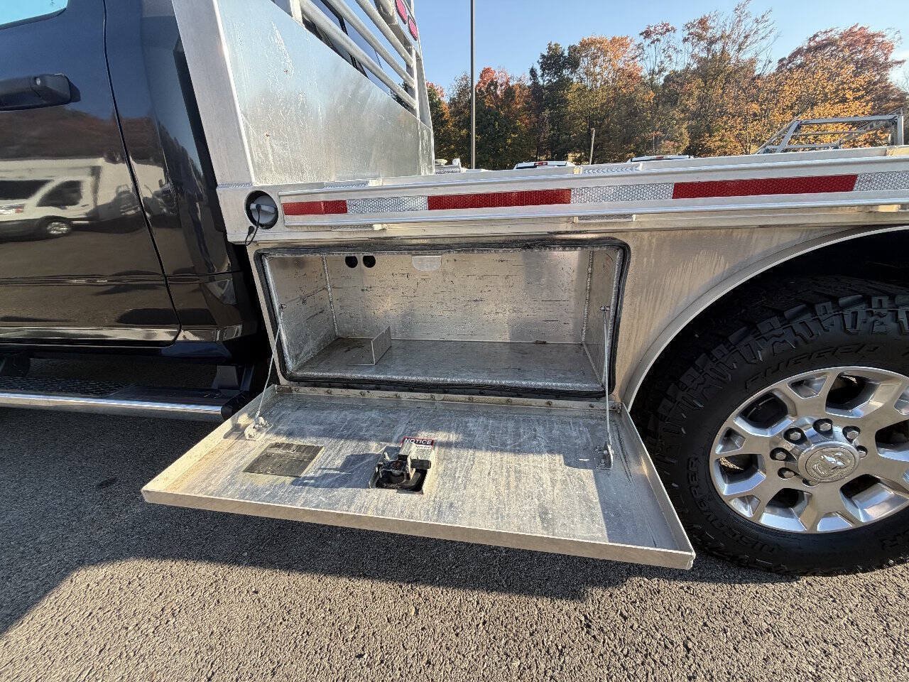 Used 2022 RAM 3500 SLT w/ Quick Order Package 27G SLT AWD/4WD image 9