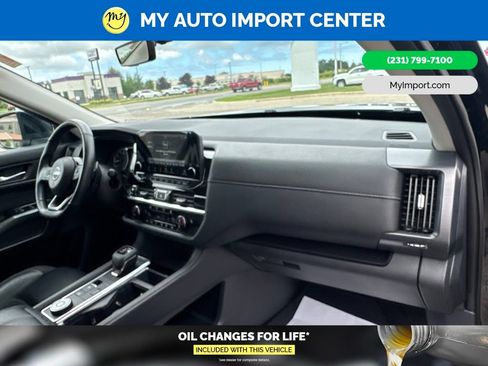 Used 2024 Nissan Pathfinder SL AWD/4WD image 31