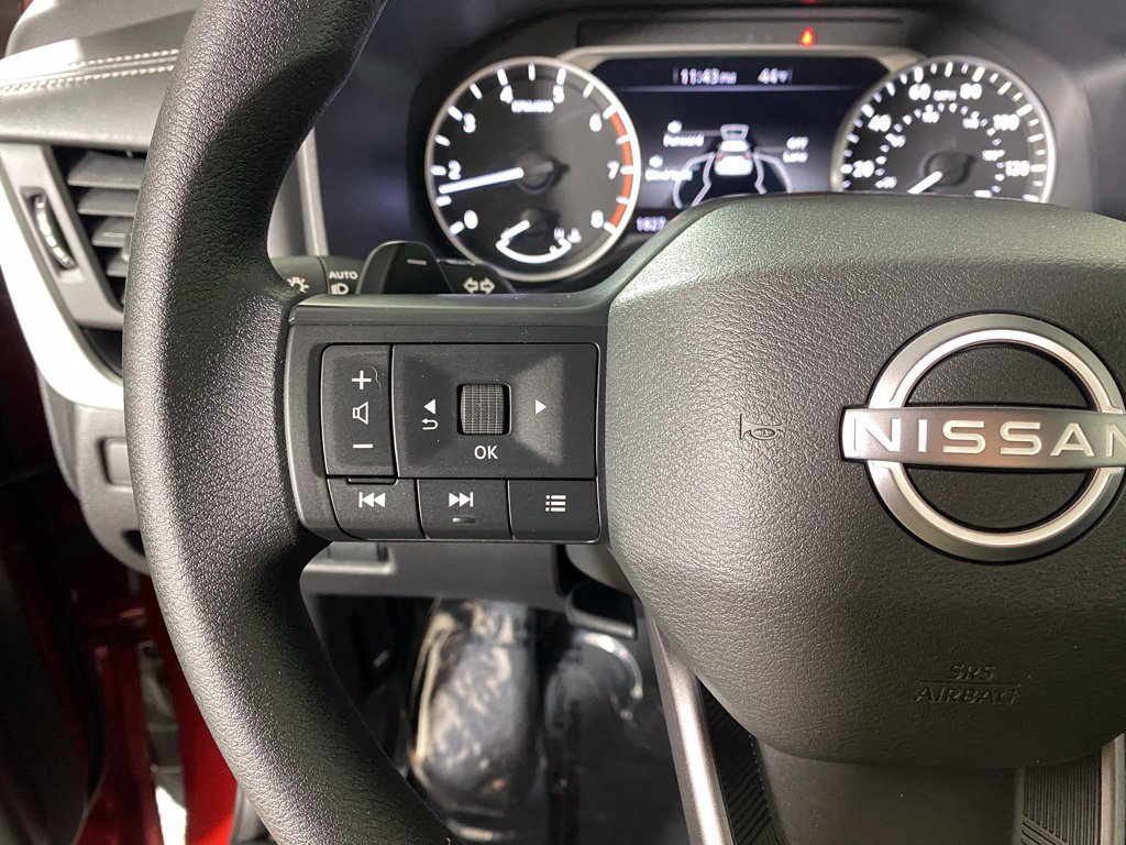 Used 2025 Nissan Rogue S AWD/4WD image 10