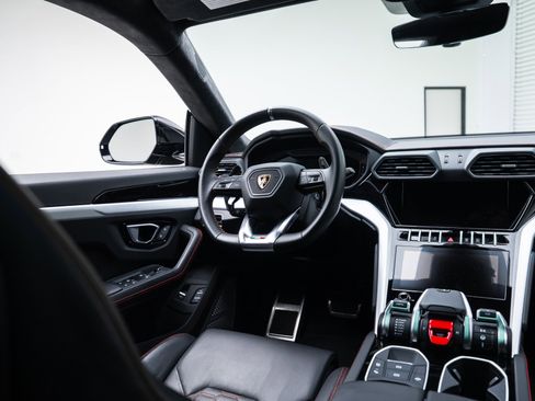 Used 2021 Lamborghini Urus image 34