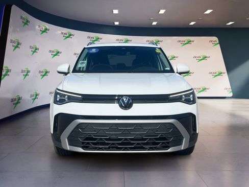 Certified 2025 Volkswagen Taos SE w/ Panoramic Sunroof Package image 2