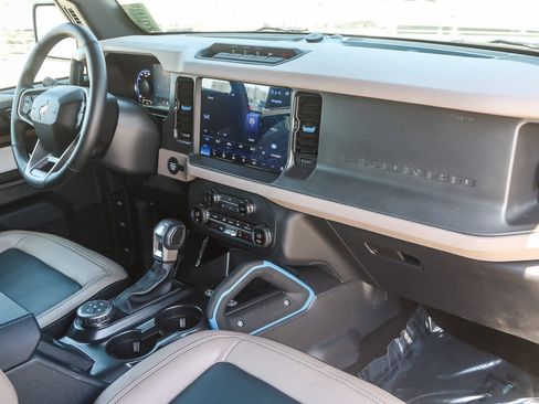 Used 2024 Ford Bronco Wildtrak image 13