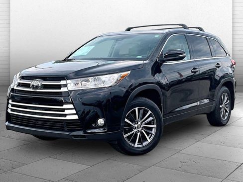 Used 2017 Toyota Highlander XLE AWD/4WD image 11