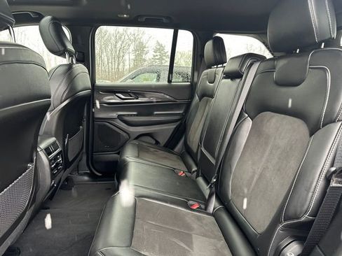 Used 2023 Jeep Grand Cherokee Altitude image 20