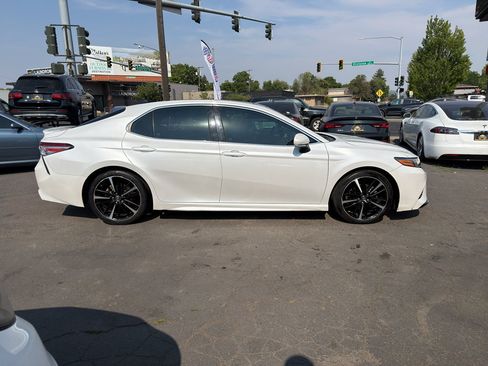 Used 2018 Toyota Camry XSE FWD image 9